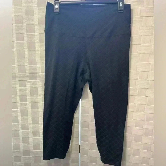 Nike Capri Yoga Black Pants size large strechy material, thick material no show - Picture 1 of 8